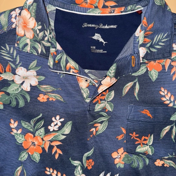 Tommy Bahama Men’s Medium Blue Floral Hawaiian Polo SS Shirt; Tropical Resort - Picture 2 of 3